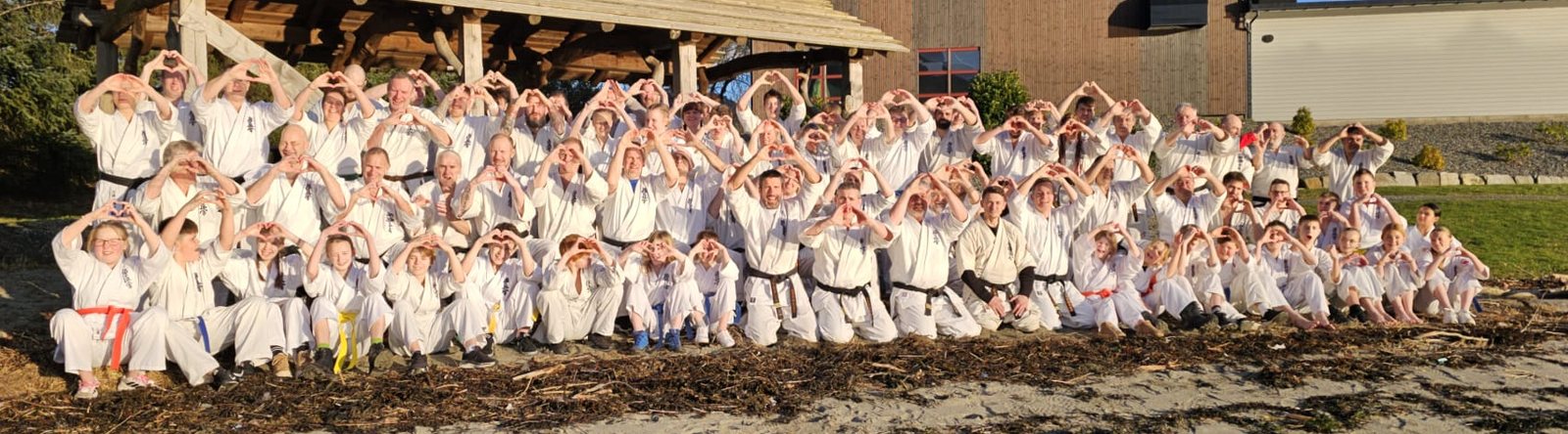 Utøvere på Kyokushin karateleir